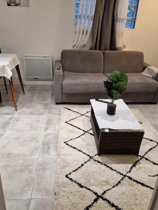Appartement En Residence Gagny Exteriör bild