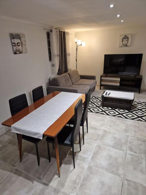 Appartement En Residence Gagny Exteriör bild